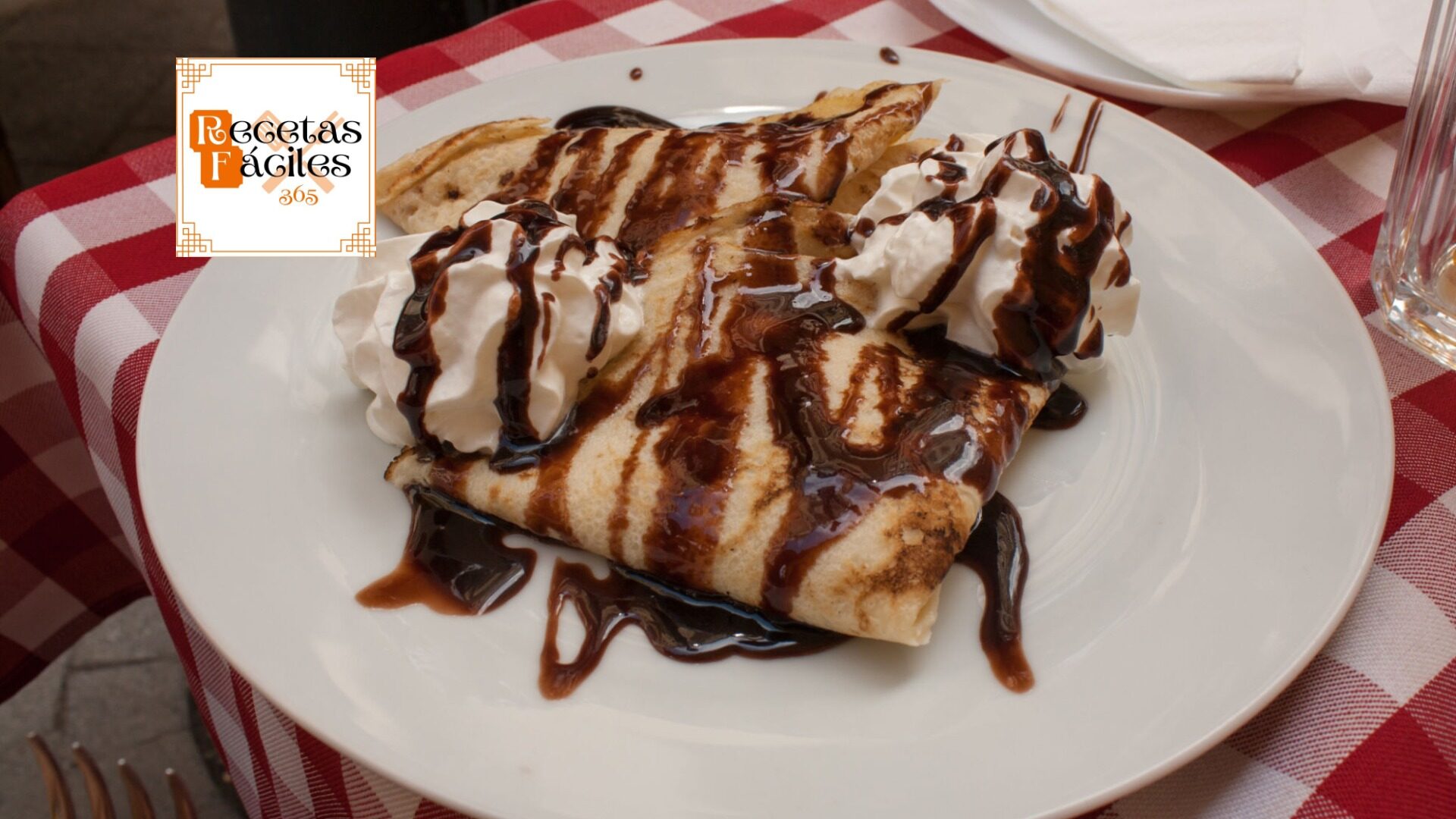 Crepes con chocolate. Receta fácil y rápida, perfecta para desayunos, meriendas y postres.