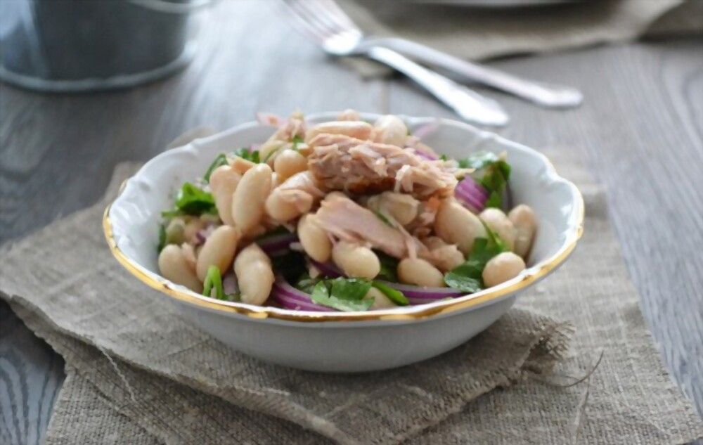 Ensalada de alubias blancas y atún