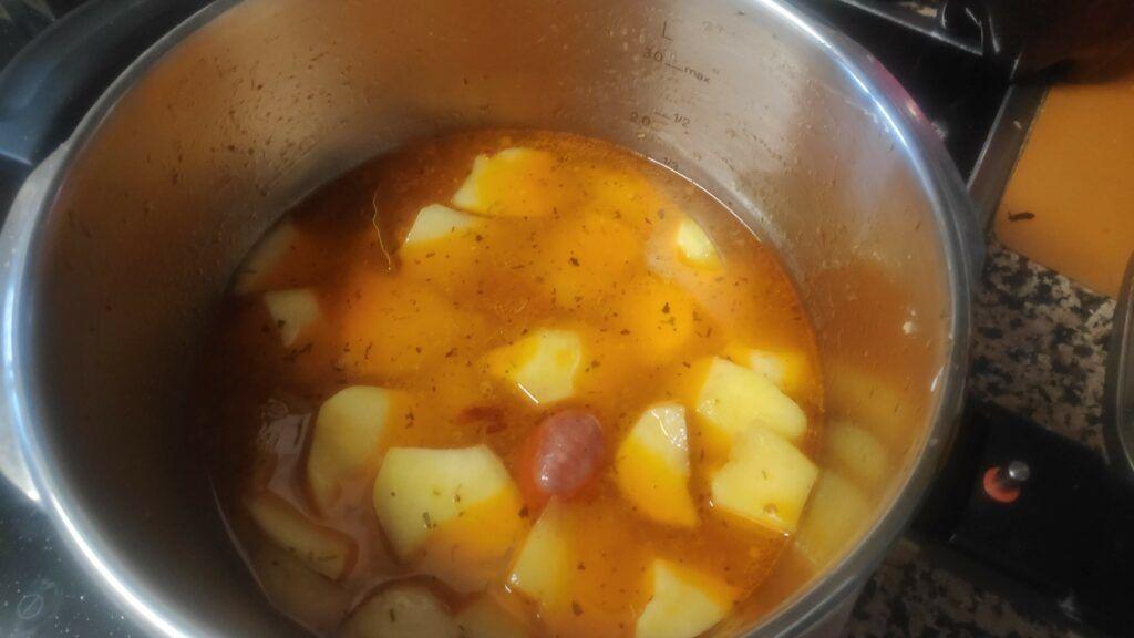 Patatas a la riojana en olla rápida cocción