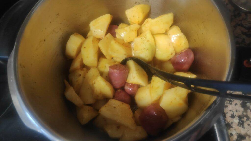 Patatas a la riojana en olla rápida sofrito 2